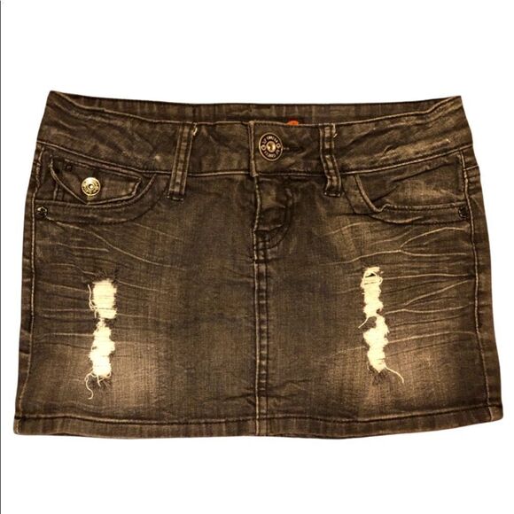 24 GUESS Low Rise Black denim destructed jean mini skirt Sexy Y2K - Picture 2 of 2